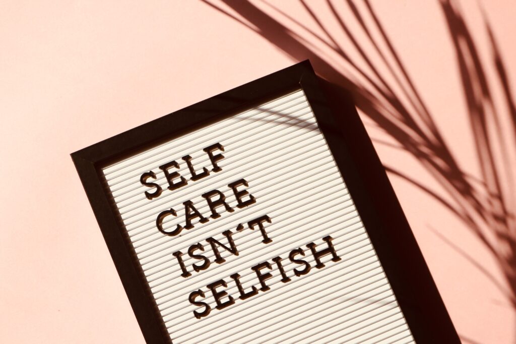 Note graphic that says self care is not selfish